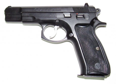 Un compañero y amigo del club vende su CZ 75B con dos cargadores y su maletín.
Está guiada en F.
PRECIO: 02