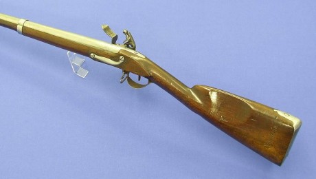 Voy a colocar unas fotos de un arma larga alemana de llave de mecha del siglo XVI. 52
