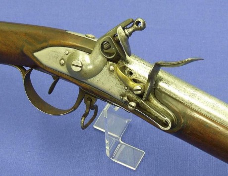Voy a colocar unas fotos de un arma larga alemana de llave de mecha del siglo XVI. 51