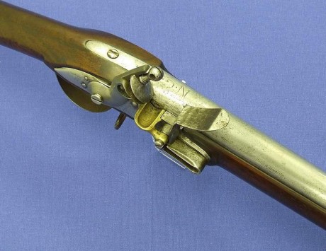 Voy a colocar unas fotos de un arma larga alemana de llave de mecha del siglo XVI. 61