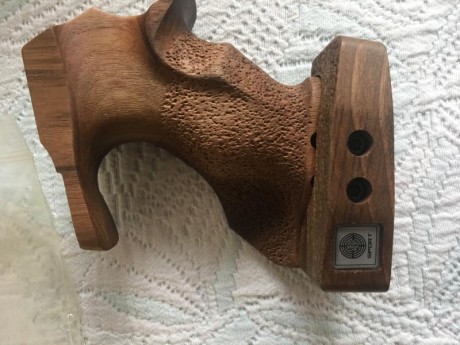 Vendo  STEYR LP10 EVO .  por no usar ,la compre nueva el 25 / 07 /2016 en Ibergrips
esta impecable con 82