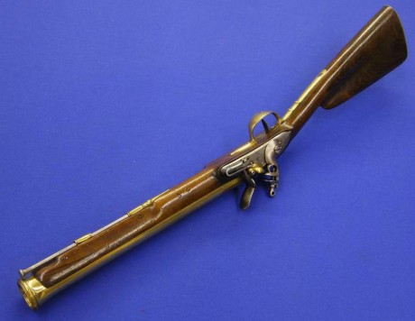 Voy a colocar unas fotos de un arma larga alemana de llave de mecha del siglo XVI. 72