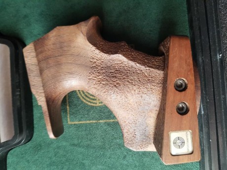 Vendo cacha Steyr LP 10 y 50 talla M diestra 100€ portes incluidos . Se encuentra en Jaén mi whatsapp 02