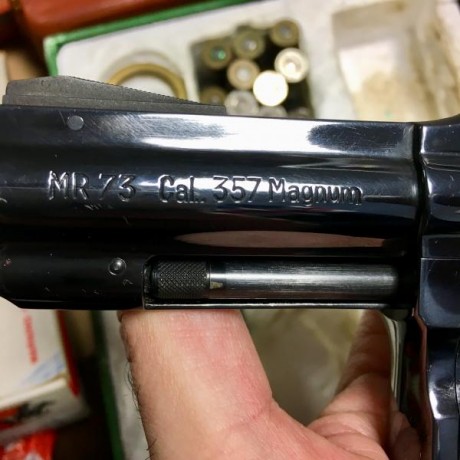 Se vende revólver  Manurhin MR73  "nuevo". Ha estado metido en la caja original 30 años y prácticamente 60