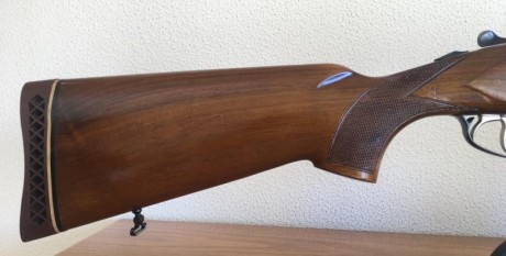 Vendo escopeta superpuesta  F.M. 
Selectora y  expulsora.
Cañones de 71 cm., cromados negros de una sola 01