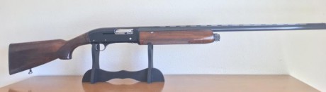 Vendo escopeta semiautomática  MOD. 500 . accionada por gases, largo de cañón de 71 cm. , choque fijo 02