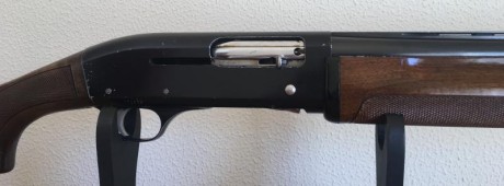 Vendo escopeta semiautomática  MOD. 500 . accionada por gases, largo de cañón de 71 cm. , choque fijo 00
