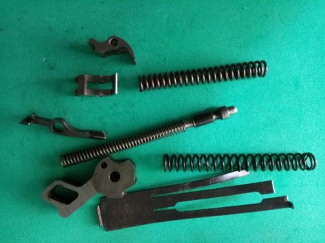 Se venden diferentes piezas mecanismo de diseño paro para pistolas 1911 y 2011:

Desconector
Pin barrel
Aguja 90