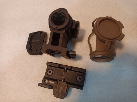 AIMPOINT H1, con los accesorios que salen en las fotos, funciona perfectamente. 350 Euros 01