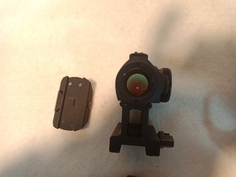 AIMPOINT H1, con los accesorios que salen en las fotos, funciona perfectamente. 350 Euros 00