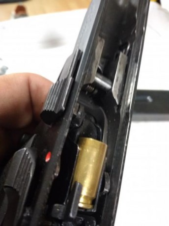 Hola compañeros, compré una cz 75 de segunda mano con 2 cargadores y 1 de ellos me daba siempre interrupción, 00
