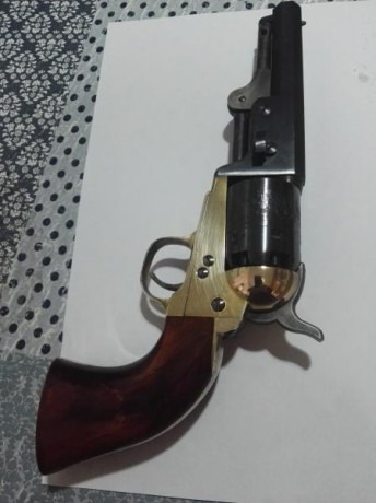 Buenas compañeros, vendo este magnífico revolver de Avancarga del calibre 36, que está en magníficas condiciones, 02