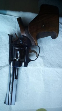 Vendo revolver  Manurhin MR 32 Match  en estado  impecable . Una joya en cuanto a materiales, ajustes 02