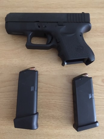 Pistola Glook 26,calibre 9mm Parabelum,compacta,perfectisimo estado,se entrega con 2 cargadores,funda 02