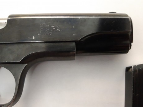 Un amigo vende una Star SS  del calibre 9 corto con el anagrama de la Policía Armada. Esta en libro de 02