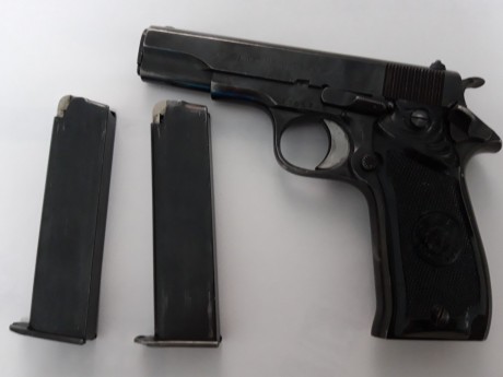 Un amigo vende una Star SS  del calibre 9 corto con el anagrama de la Policía Armada. Esta en libro de 00