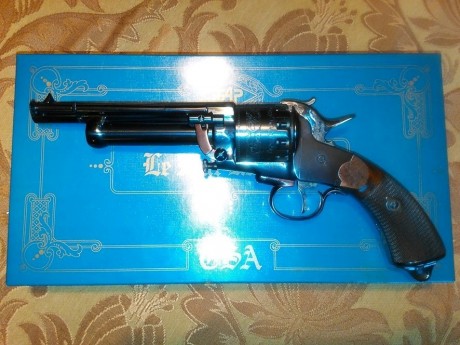 Hola compañeros, vendo revolver usado por las tropas confederadas en la Guerra de Secesión.
Tiene tambor 02