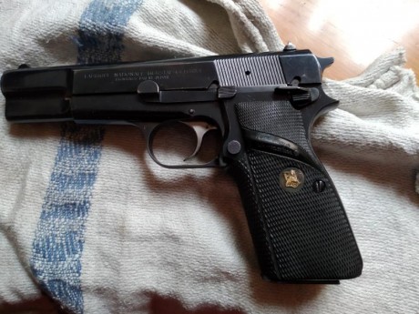 Vendo esta FN Browning Gp-35 por que necessito espacio en el armero. El alza es fija y es un modelo antiguo 00