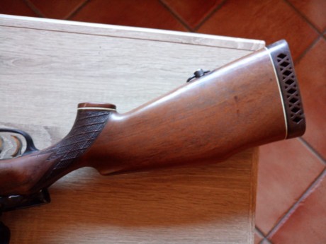 Muy poco uso. Madera reparada por culatero,pavón y mecanismos perfectos.Agrupaciones impresionantes a 22