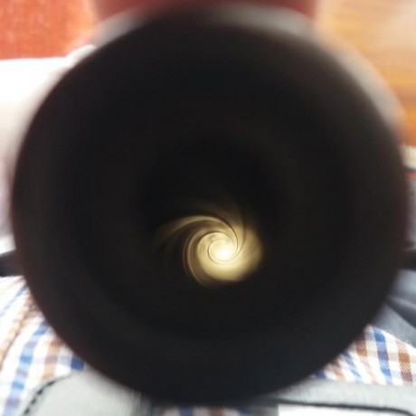 Es calibre 308, paso de estría 1:12, cañón pesado y flotado y disparador pelo. Solamente lo he usado yo 140
