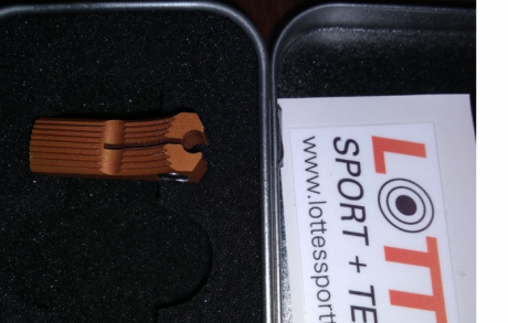 Se vende cola de disparador LOTTES PUTTER usada unos meses. Se envia con caja original de aluminio, pegatina 00
