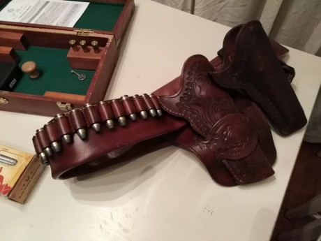 Tambien vendo preciosa canana de piel de silla de montar con 2 cartucheras repujadas, hecha artesanalmente. 00