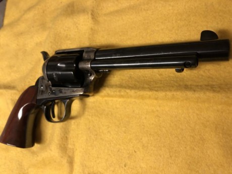 días,

Vendo Uberti Catlemann pavonado en calibre 45 Colt.

Soy el segundo propietario, nunca ha tiro 00