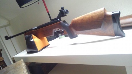 Vendo este ejemplar de Fwb300s con culata de nogal totalmente restaurada . Lleva como extras originales 02