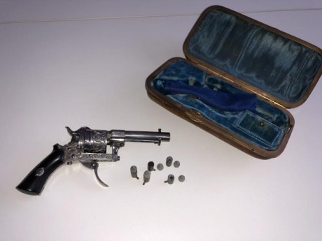 Buenos días, estoy intentando que alguien me diga algo sobre este revolver, lo heredé de mi abuelo hace 02