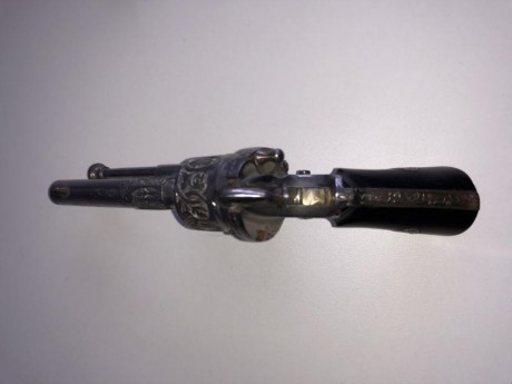Buenos días, estoy intentando que alguien me diga algo sobre este revolver, lo heredé de mi abuelo hace 00