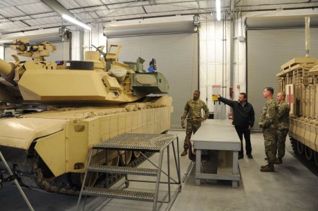 Mirad la foto:

Si, es el nuevo Abrams, llamado M1A2C; han hecho su trabajo con la protección activa. 00