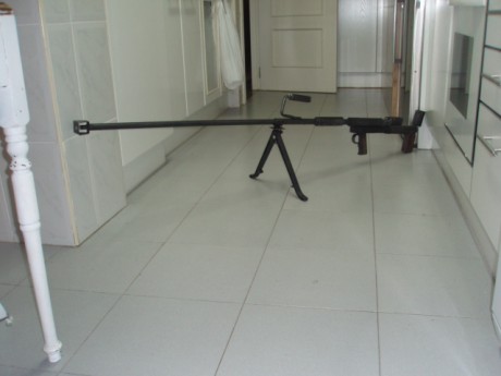 Hola.
Réplica para recreación histórica del fusil anti tanque ruso PTRD 41, en metal, madera y PVC. PIEZA 00