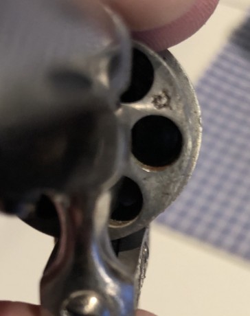 Buenos días, estoy intentando que alguien me diga algo sobre este revolver, lo heredé de mi abuelo hace 81