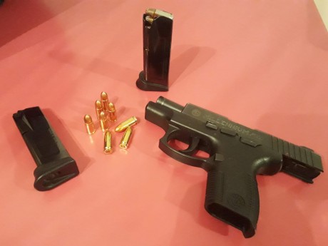 Se vende pistola de la  marca TAURUS modelo Millennium cal. 9 Pb, compacta, guiada en A ,( MMEE) el arma 01