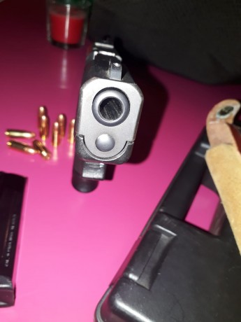 Se vende pistola de la  marca TAURUS modelo Millennium cal. 9 Pb, compacta, guiada en A ,( MMEE) el arma 30