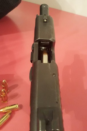 Se vende pistola de la  marca TAURUS modelo Millennium cal. 9 Pb, compacta, guiada en A ,( MMEE) el arma 40