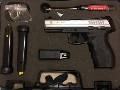 Pistola Taurus modelo PT809E calibre 9mm 
Dos cargadores, linterna táctica 
Precio $470000
Conberzable
Número 01
