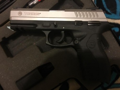 Pistola Taurus modelo PT809E calibre 9mm 
Dos cargadores, linterna táctica 
Precio $470000
Conberzable
Número 00