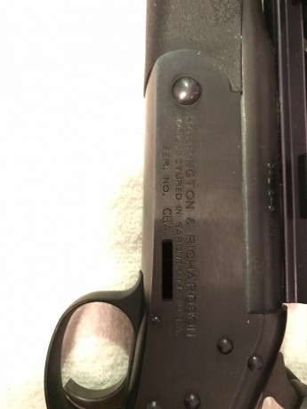 Rifle Harrigton&Richardson del calibre 243. Lleva montado un visor KonusPro 3x12x50. Ideal para el 01