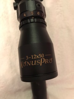 Rifle Harrigton&Richardson del calibre 243. Lleva montado un visor KonusPro 3x12x50. Ideal para el 00
