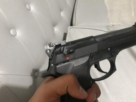 Hola compañeros pongo ala venta una beretta 92fs en perfecto estado de funcionamiento y estético con su 01