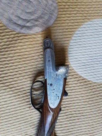 Bascula de muy labrada, pavonada y barnizada muy buen estado. Tres y una estrellas, 70cañon.me pone las 20
