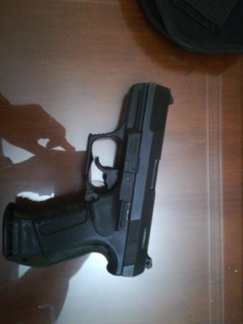 Vendo Walther p99 buen estado guiada en f.. Tiene dos cargadores. cachas de recambio.. Y puntero en alturas.. 00