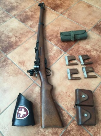 Vendo fusil suizo k31 comprado nuevo con 1.245 disparos, incluye multitud de accesorios:

Kit de limpieza 02