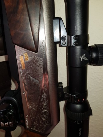 Browning MK3 edición limitada 50 aniversario, grabados de plata y oro con adornos de ciervo y jabalí en 10