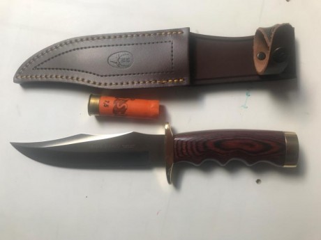 Vendo este preciosos cuchillo MUELA BUFALO, sin uso. perfecto, con su funda. 50 EUROS, no negociables 01