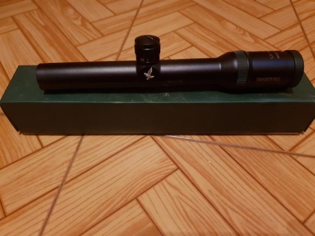 Vendo swarovski habicht  con reticula iluminada especial batida , en su caja original con marcas de uso 20