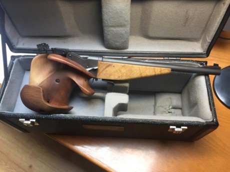 VENDO HAMMERLI 106  MODALIDAD 50 METROS, ESTUCHE ORIGINAL, MECANICA EN UN ESTADO   MUY  BUENO.
CACHA PARA 02