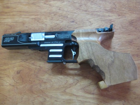 Hola, vendo esta pistola, comprada hace un año, pues, me arreglo mejor con la Walther
Cuatro tiradas, 01