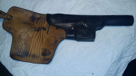 CERRAR VENDIDO GRACIAS Vendo de mi coleccion,una Funda de la pistola Berman muy bien conservada 150e dos 00